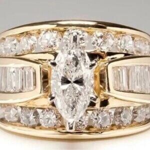 Elegant Gold and Silver Women's Ring